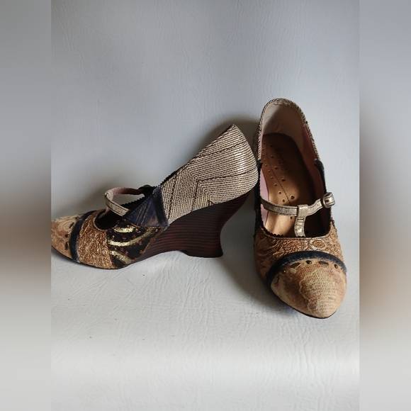 Kenzie Tan and Black Fabric Patterned Unique Style Wedge Heel Shoes Sz8.5M - Picture 1 of 15